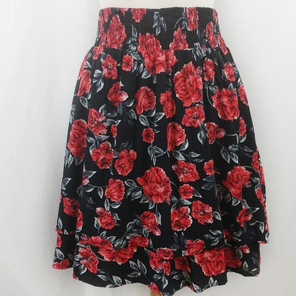 torrid Dresses & Skirts - Torrid Blk and Red Roses Tiered Skirt